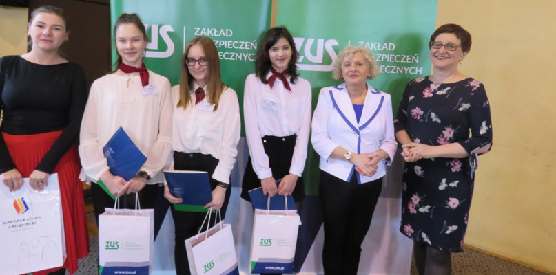 Uczennice z I LO w Bydgoszczy powalczą o finał - fot. ZUS