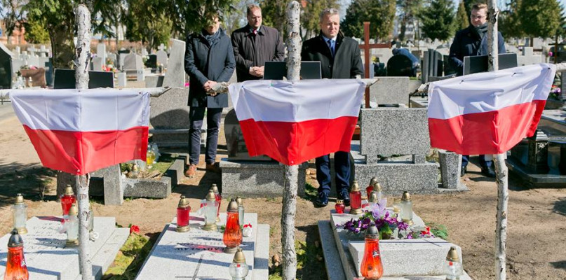 Trwają prace ekshumacyjne na bydgoskiej ?Łączce? - fot. KPUW