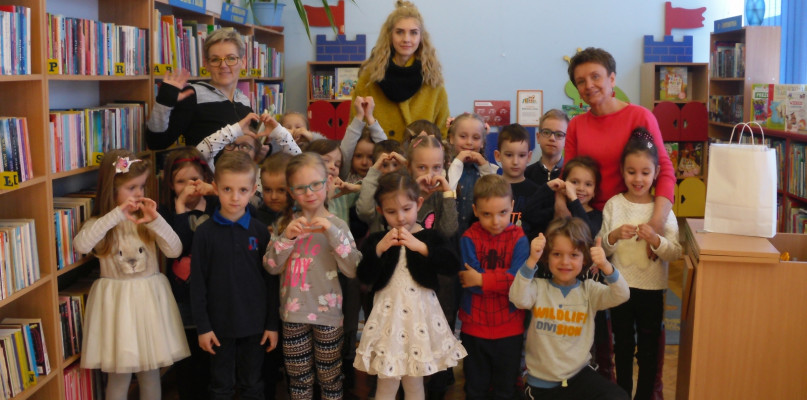Motylki w bibliotece - Międzynarodowy Dzień Książki dla Dzieci - fot. PiMBP w Nakle nad Notecią