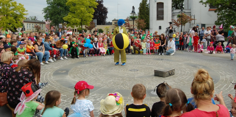 Bajkowe Postaci paradowały w Więcborku - fot. Ewa Szydeł