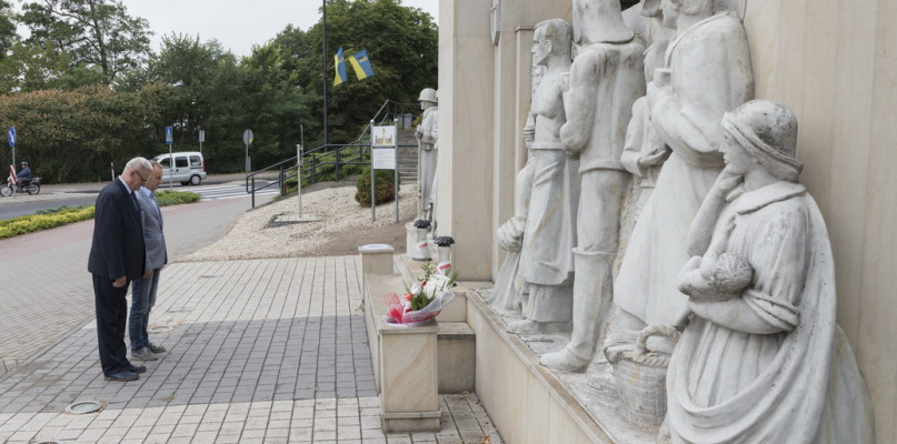 Uczczenie pamięci bohaterów Powstania Warszawskiego - fot. Marcin Jarski