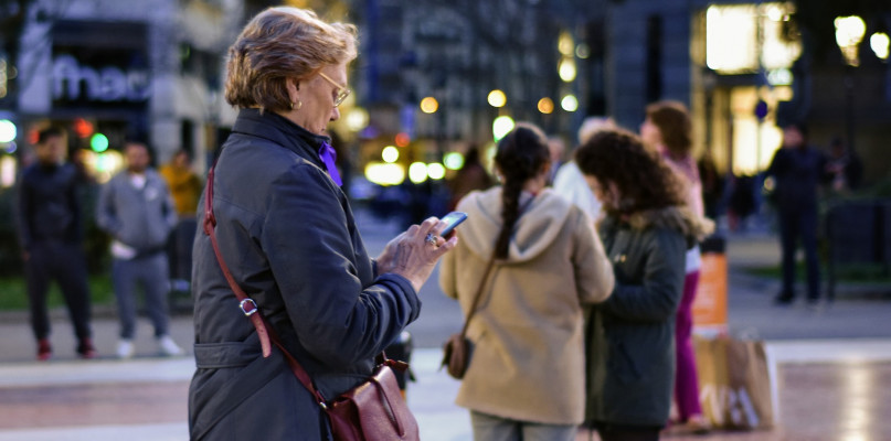 Straciła 2,5 tys. zł. Uwaga na fałszywe wiadomości sms - fot. Pixabay