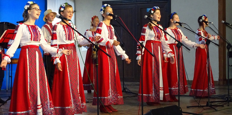 Borowliańska Kryniczka w amfiteatrze nad Jeziorem Mochel - fot. MGOK Kamień Krajeński