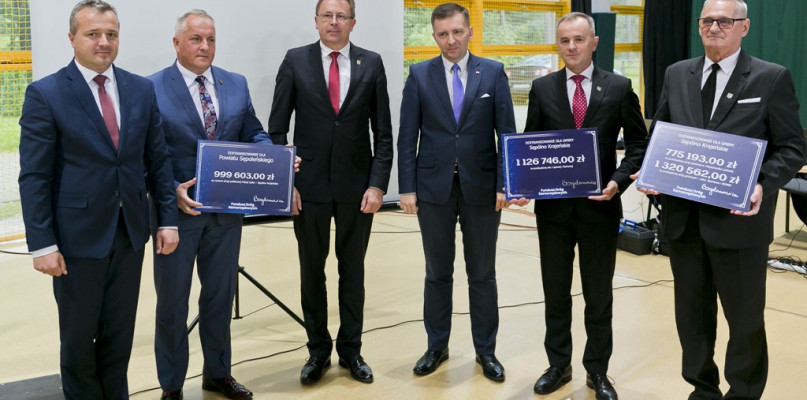 Wojewoda przekazał wsparcie na remonty dróg powiatowych i gminnych w powiecie sępoleńskim - fot. KPUW w Bydgoszczy