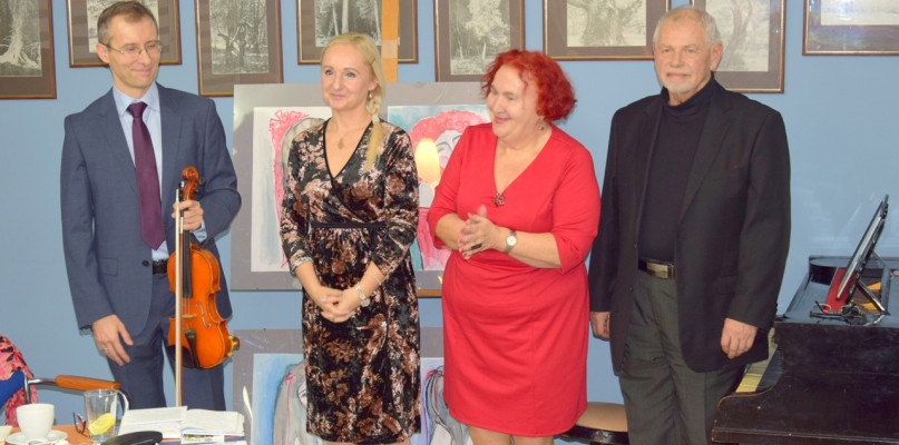 Małgorzata Bobak-Końcowa gościem 126 spotkania w Kawiarni Literackiej w Modraczku - fot. Andrzej Ossowski