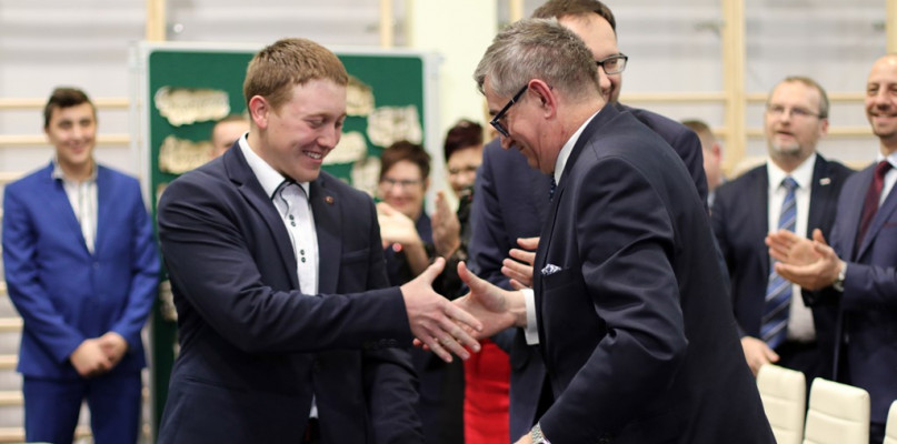 Uroczystość nadania imienia szkołom ZSCKR w Sypniewie - relacja