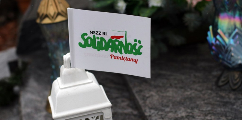 Odwiedzili groby zmarłych członków i działaczy NSZZ Solidarność RI - fot. Ewa Szydeł