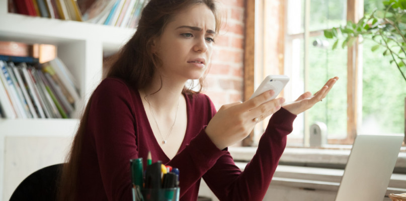 Jak uratować zalany telefon? - fot. partnera