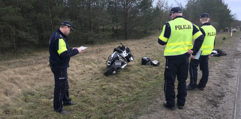 Zderzenie motocyklisty z autem osobowym - fot. KPP Nakło nad Notecią