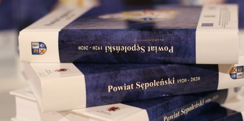 Monografia "Powiat Sępoleński 1920-2020" - spotkanie autorskie w Więcborku - fot. Ewa Szydeł