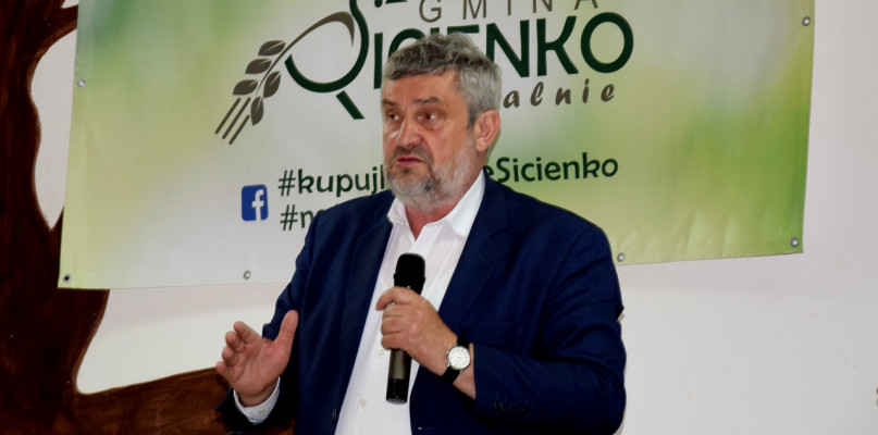 Minister Rolnictwa Jan Krzysztof Ardanowski spotkał się z rolnikami w Mochlu - fot. Andrzej Ossowski