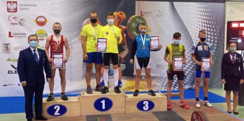 Mistrzostwa Polski Krajowego Zrzeszenia LZS do 15 i 17 lat w podnoszeniu ciężarów - podium kategorii 55 kg - fot. nadesłane