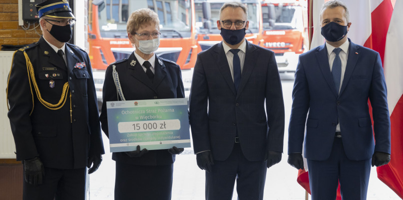 Odznaczenia i miliony złotych dla straży pożarnej - fot. KPUW w Bydgoszczy