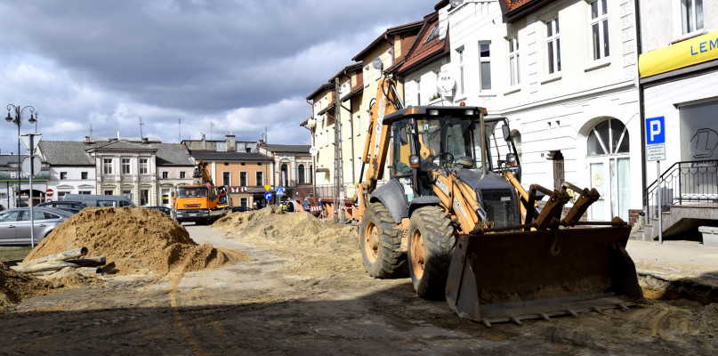 Prace przy rewitalizacji centrum Sępólna przyspieszyły - fot. Andrzej Ossowski