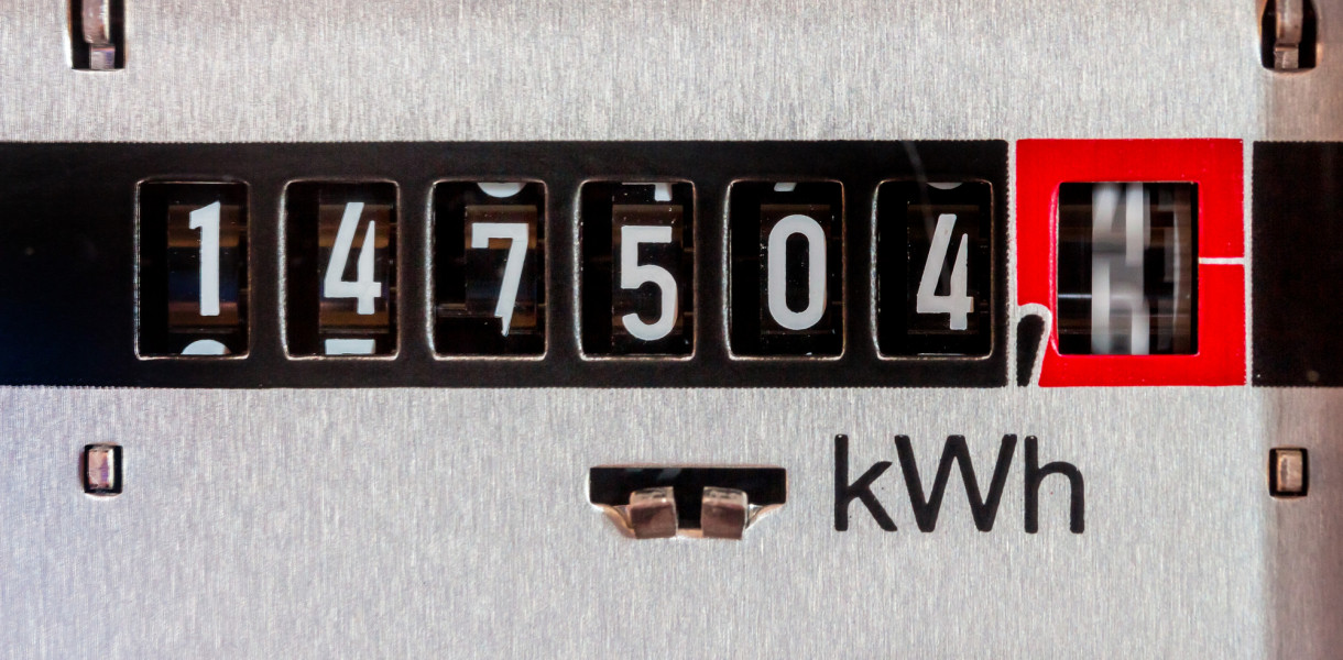 Prąd jednofazowy czy trójfazowy – jak dokonać wyboru?