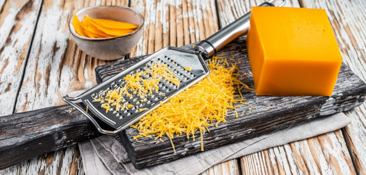 Odkryj niesamowity smak sera cheddar. 3 pomysły na jego zastosowanie w kuchni
