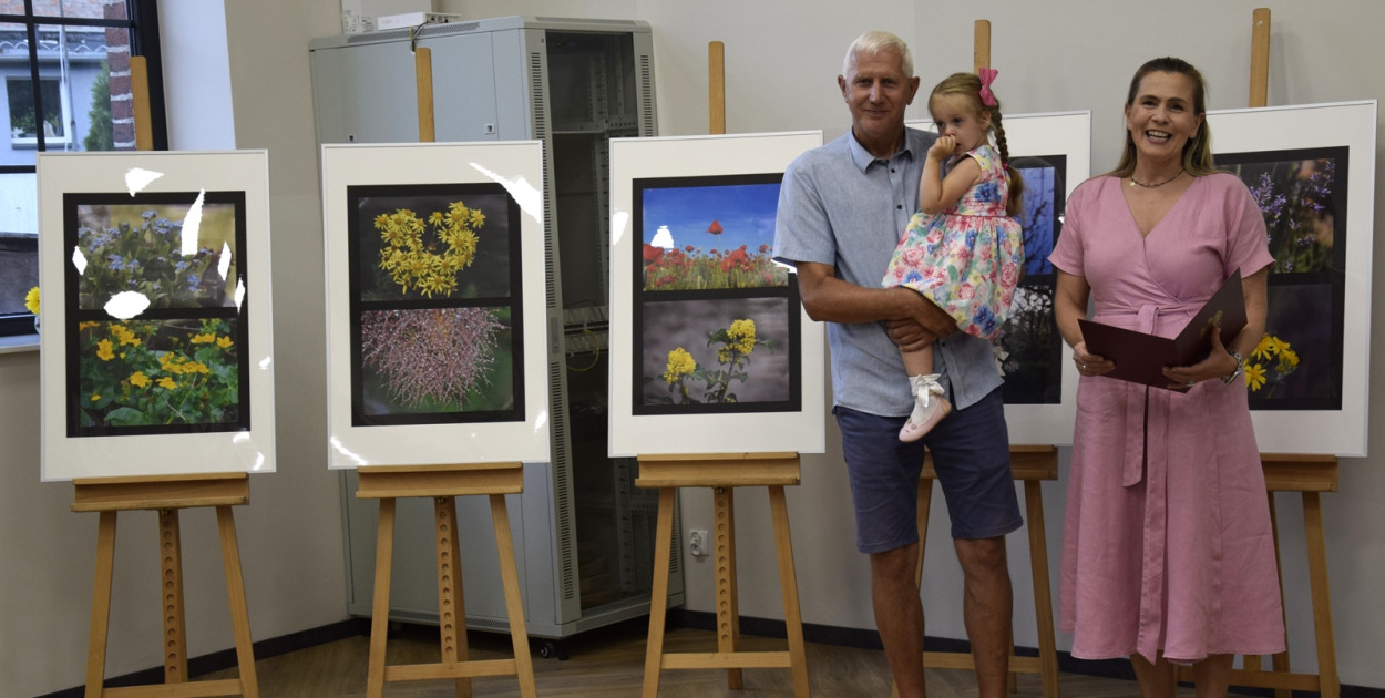 Wernisaż fotografii Henryka Tadeusza Bachusza w sali wystawowej biblioteki