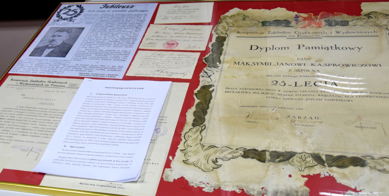 "Czwarta Władza" i nie tylko w sępoleńskiej bibliotece