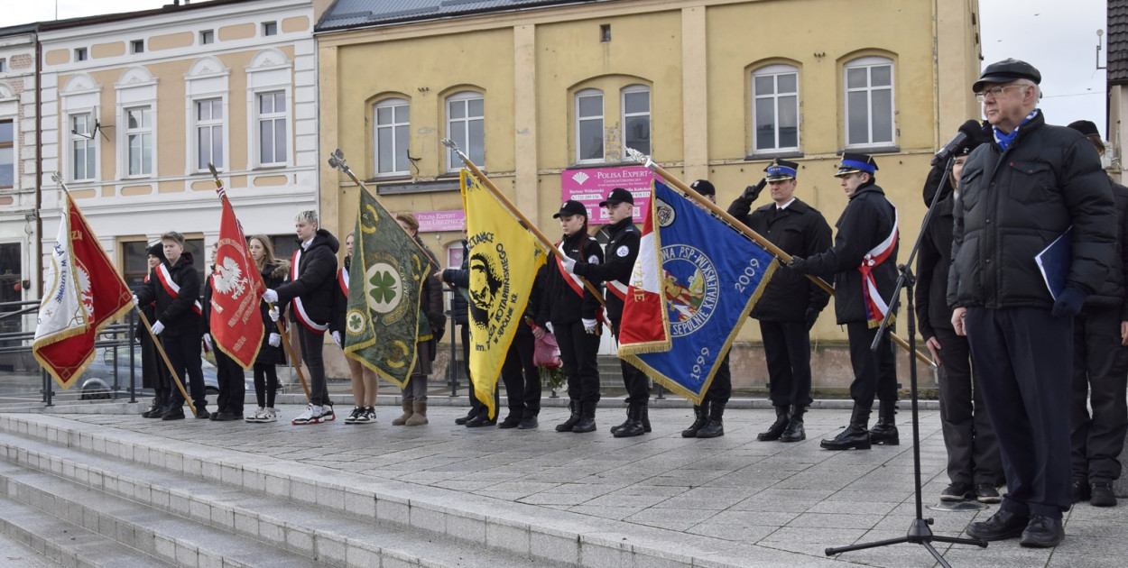 Sto czwarta rocznica powrotu Sępólna Krajeńskiego do Polski i siedemdziesiąta dziewiąta wyzwolenia miasta spod okupacji hitlerowskiej - fot. Andrzej Ossowski