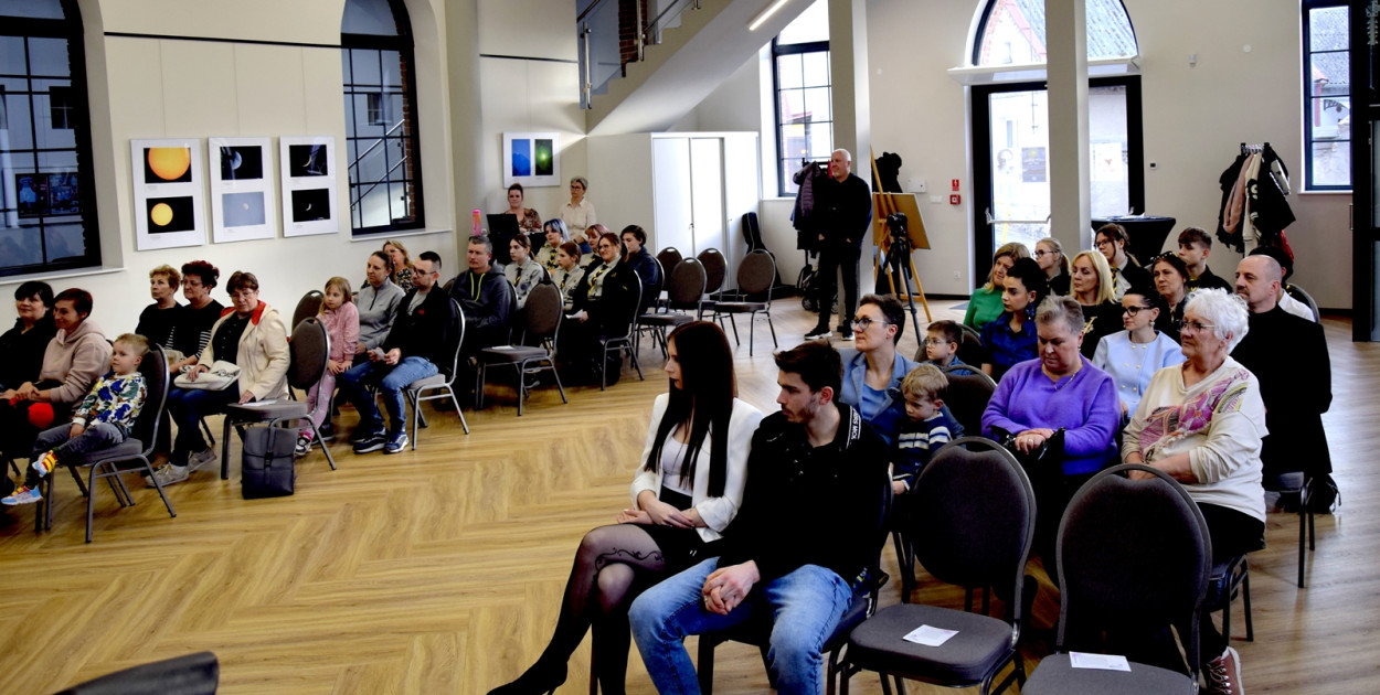 „Niebo na wyciągnięcie ręki” w Centrum Aktywności Lokalnej w Więcborku - fot. Andrzej Ossowski