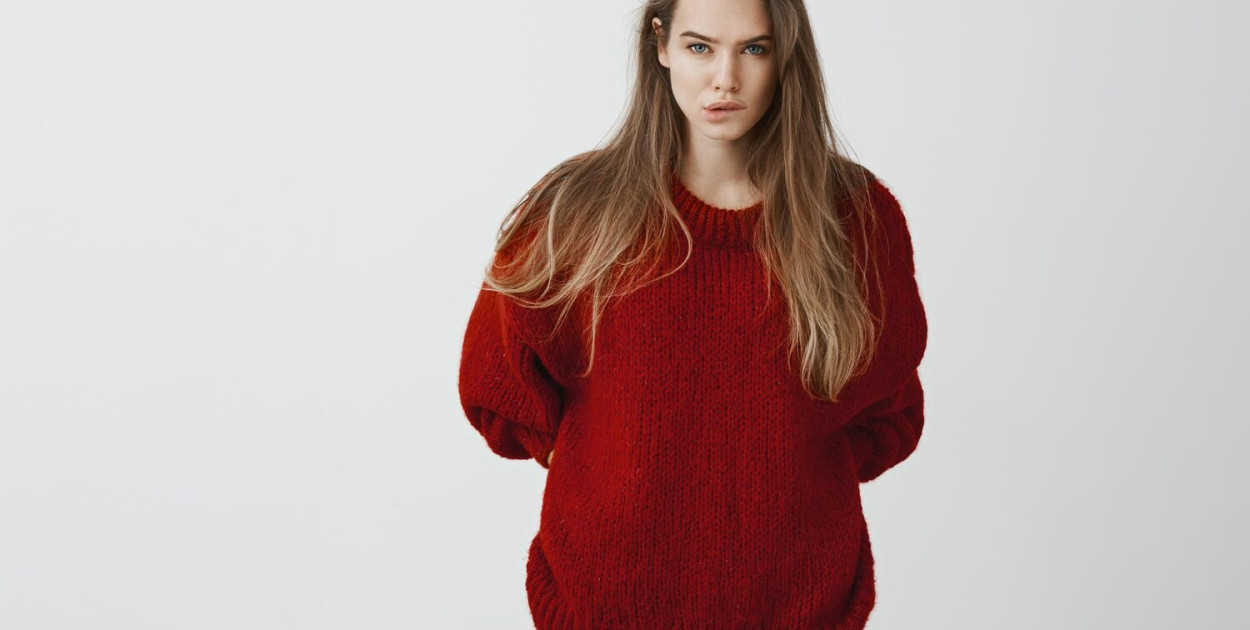 Najmodniejsze swetry damskie na sezon jesienno-zimowy