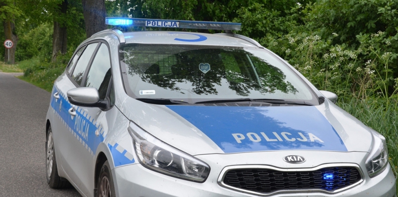 Pijany kierowca BMW staranował płot przydrożnej posesji i uciekł do domu - fot. Marcin Misiak