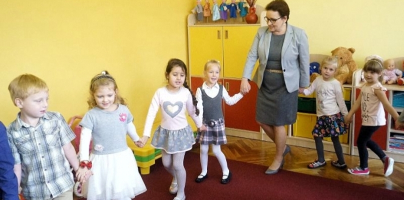 Minister Anna Zalewska złożyła życzenia przedszkolakom z Nakła - fot. UW Bydgoszcz
