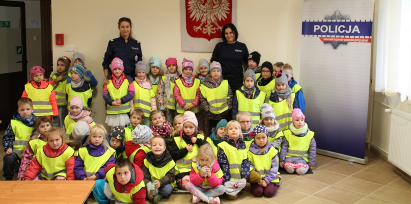 Nakielskie przedszkolaki zwiedzały komendę policji