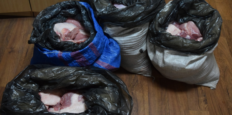 Złotów: Ukradli 125 kilogramów mięsa. Na tym jednak nie koniec - fot. KPP Zlotów
