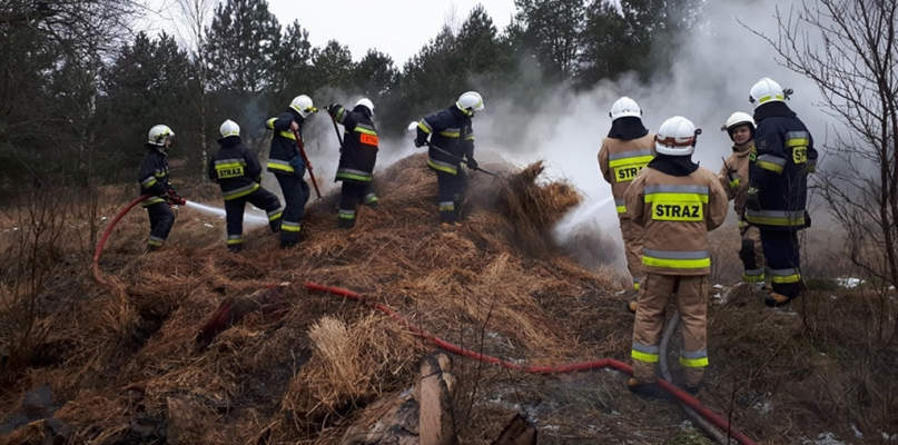 Pożar stodoły przy DW 188 w gminie Lipka - fot. KP PSP Złotów