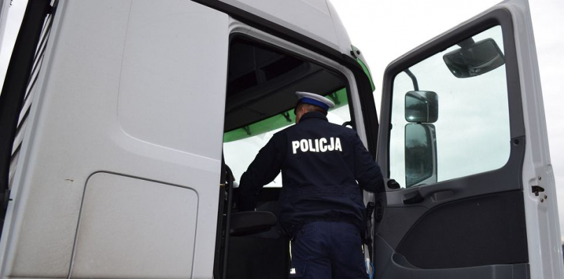 Pijany kierowca TIR-a zatrzymany w centrum Sępólna - fot. KPP Sępólno