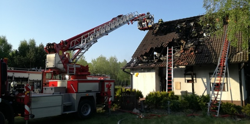 Pożar budynku w Głubczynie w pobliżu Jeziora Wapieńskiego - fot. KP PSP Złotów