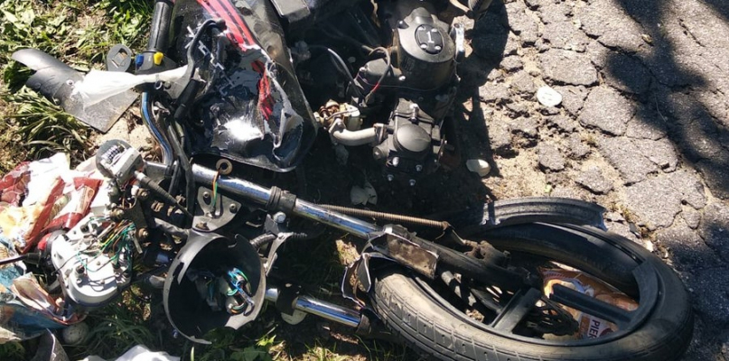 Koło urwane od samochodu ciężarowego uderzyło w motocykl - fot. KP PSP Człuchów