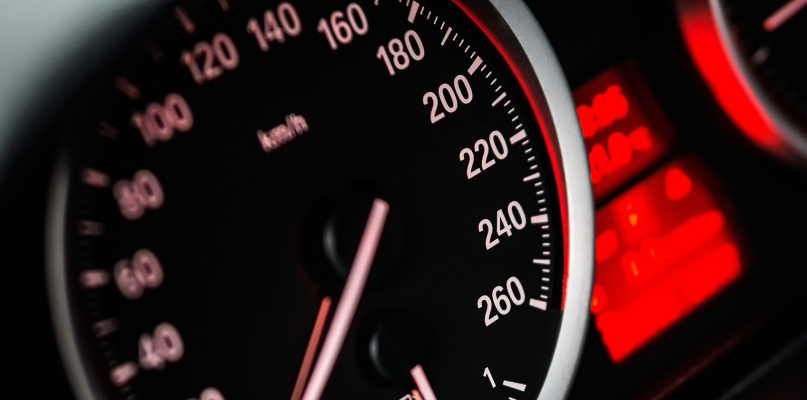 57-latek stracił prawo jazdy za przekroczenie prędkości - fot. Pixabay
