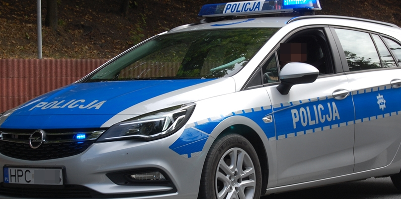 Policjanci szukają świadków zdarzenia na trasie Nakło - Chrząstowo - fot. ps