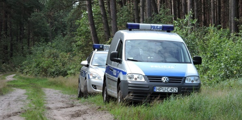 21-letnia kobieta z małym dzieckiem zabłądziła w lesie - fot. KPP Złotów