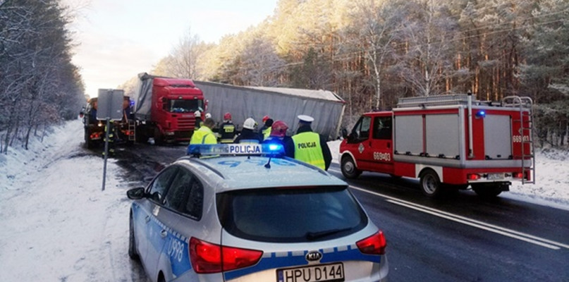 Wypadek z udziałem samochodu ciężarowego na DK-22 - fot. KP PSP Złotów