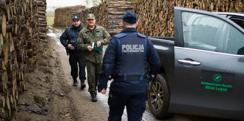 Wspólne patrole nakielskich policjantów i Straży Leśnej - fot. KPP Nakło nad Notecią