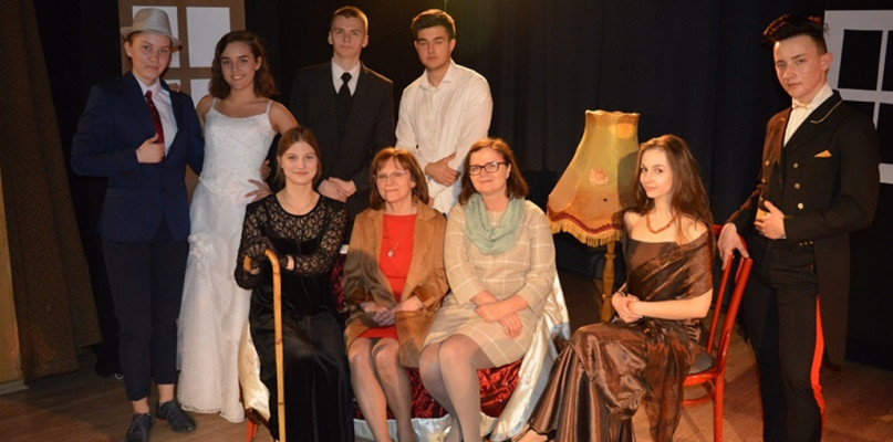 Szkolny teatr Efemeryda świętuje udaną premierę - fot. LO w Więcborku