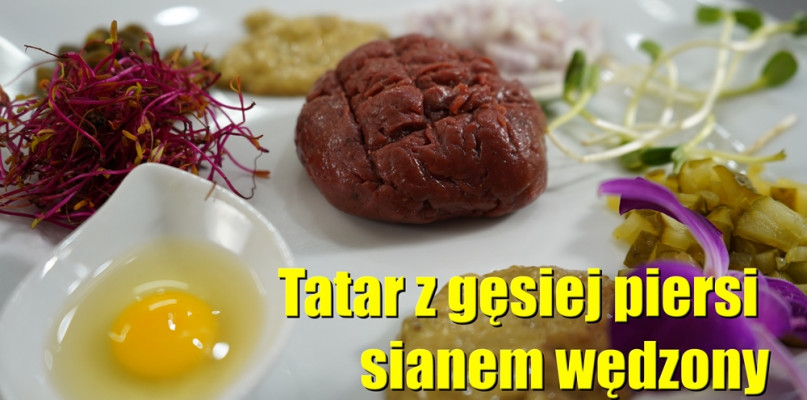 Nasza kuchnia: Tatar z gęsiej piersi sianem wędzony
