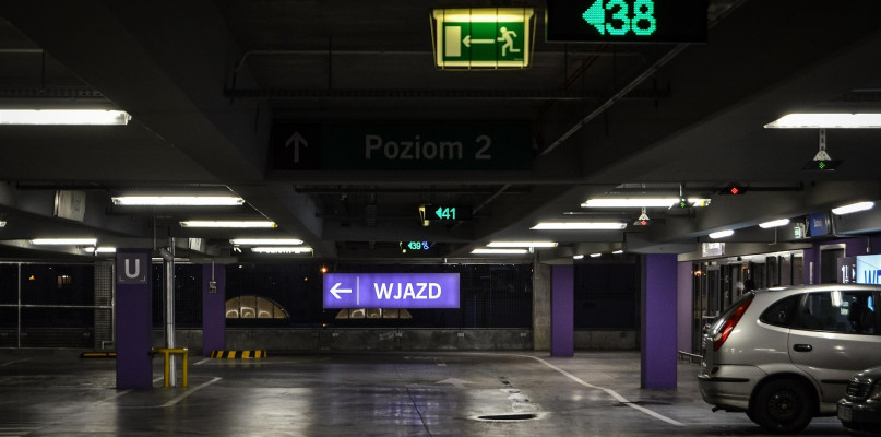 Parkowanie w centrum Poznania - gdzie szukać miejsc postojowych? - fot. partnera