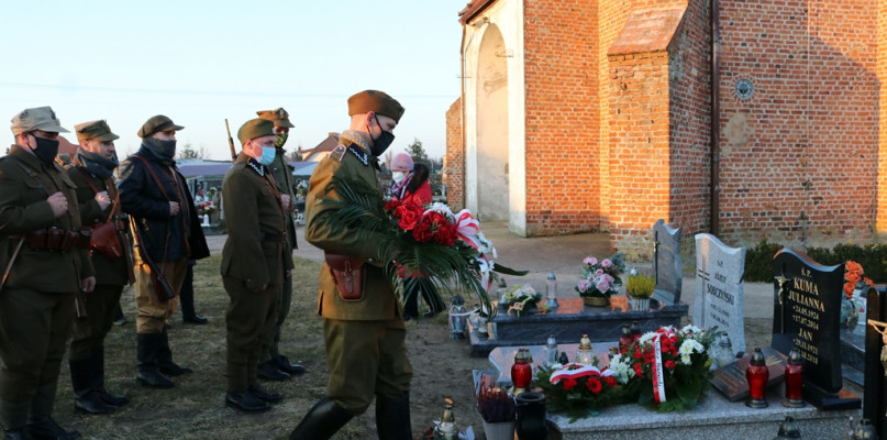 Mieszkańcy powiatu sępoleńskiego pamiętają o Żołnierzach Wyklętych - fot. Ewa Szydeł
