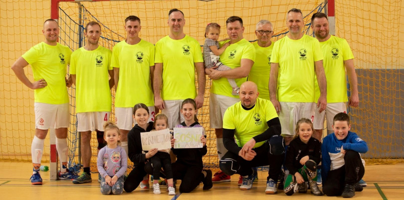 Zwycięska drużyna I Turnieju Służb Leśnych i Kół Łowieckich w Futsalu - fot. http://www.csir-sepolno.pl/
