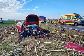Tragiczny wypadek na DK-25. Na miejscu zmarł 16-letni pasażer Opla-3375