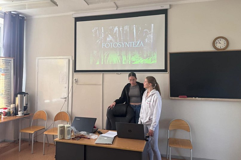 Konferencja poświęcona środowisku i zmniejszeniu śladu węglowego w ramach europejskiego projektu Erasmus + pt : Digital Steps of being Carbon Neutral w Liceum Ogólnokształcącym w Sępólnie Krajeńskim