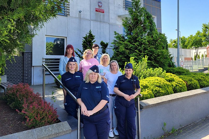 Policjantki i pracownicy z sępoleńskiej komendy włączyli się w akcję „Wiosna na sportowo”