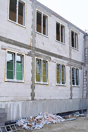Postęp prac przy rozbudowie szkoły w Wiśniewie-3807