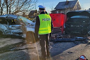 W wyniku zderzenia się dwóch aut osobowych zginął 18-letni mieszkaniec województwa-26414