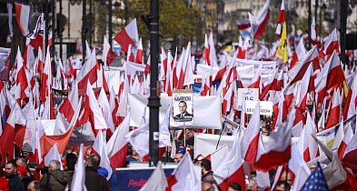 Ulicami Warszawy przeszedł marsz z okazji 1000-lecia Królestwa Polskiego z udziałe-27398