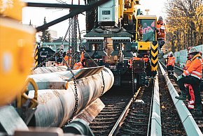 Polacy harują najdłużej w Europie. Nie idzie to w parze z...-27633